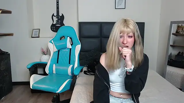 Snapshot of Amnesia_ chatting on November 2025 12:49:01 PM Amnesia online show from November 2025 12:49:01 PM