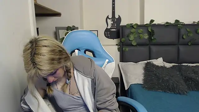 Snapshot of Amnesia_ chatting on December 2025 12:47:02 PM Amnesia online show from December 2025 12:47:02 PM