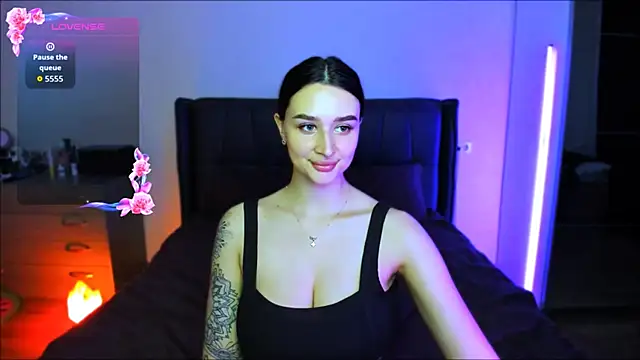 Snapshot of Veronica_Larsson chatting on September 2025 04:29:01 PM Veronica Larsson online show from September 2025 04:29:01 PM