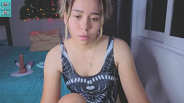 Snapshot of Aiilyn_Ds chatting on December 2025 12:04:01 AM Aiilyn Ds online show from December 2025 12:04:01 AM