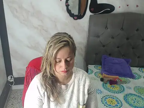 Brenda bigtitis online show from November 2025 05:01:02 PM