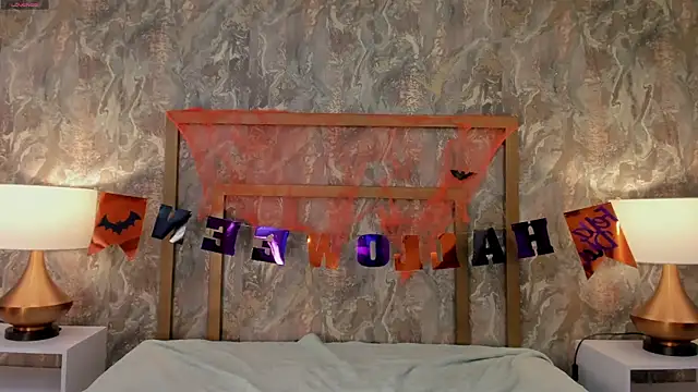 Snapshot of DannaBelucci chatting on October 2025 11:55:01 AM DannaBelucci online show from October 2025 11:55:01 AM