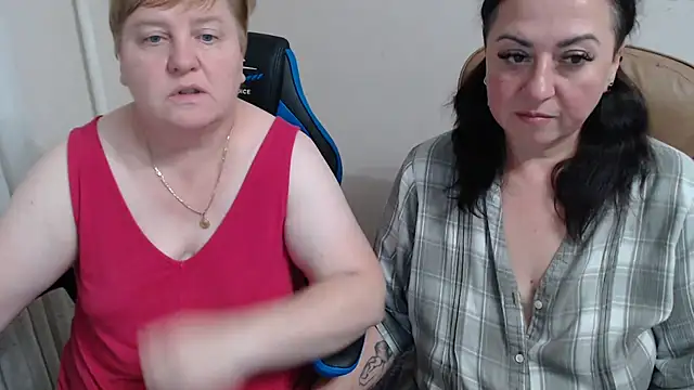 Snapshot of Bertie_Adeline chatting on October 2025 08:18:02 PM Bertie Adeline online show from October 2025 08:18:02 PM