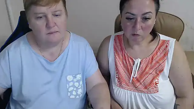 Snapshot of Bertie_Adeline chatting on October 2025 06:29:01 PM Bertie Adeline online show from October 2025 06:29:01 PM