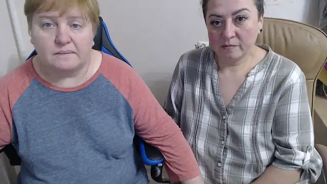 Snapshot of Bertie_Adeline chatting on October 2025 03:19:01 PM Bertie Adeline online show from October 2025 03:19:01 PM