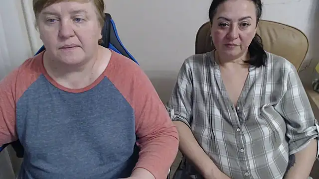 Snapshot of Bertie_Adeline chatting on October 2025 07:52:01 PM Bertie Adeline online show from October 2025 07:52:01 PM