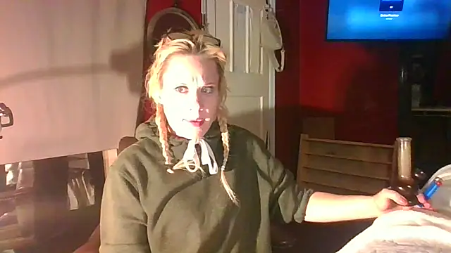 Snapshot of TaylorMade2223 chatting on September 2025 05:29:01 AM TaylorMade2223 online show from September 2025 05:29:01 AM