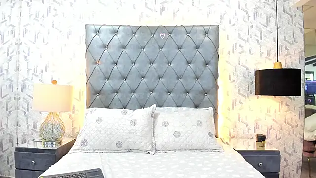 ScarletMore online show from April 2026 12:33:01 PM