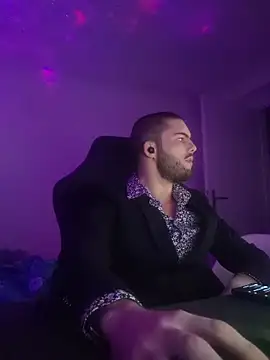 Snapshot of EyesNeverLies chatting on February 2026 03:33:01 AM EyesNeverLies online show from February 2026 03:33:01 AM