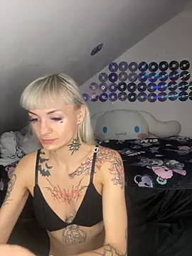 Snapshot of FluffySlutt chatting on September 2025 02:30:02 PM FluffySlutt online show from September 2025 02:30:02 PM