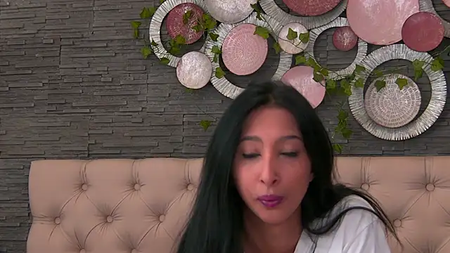 VannyFoxx online show from April 2026 02:11:01 PM