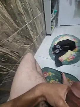 Snapshot of WelloffUpthrow chatting on November 2025 01:40:01 AM WelloffUpthrow online show from November 2025 01:40:01 AM