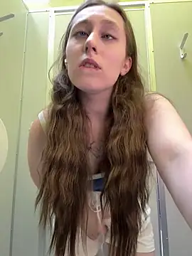Snapshot of FroggyAnna chatting on June 2026 05:00:01 PM FroggyAnna online show from June 2026 05:00:01 PM