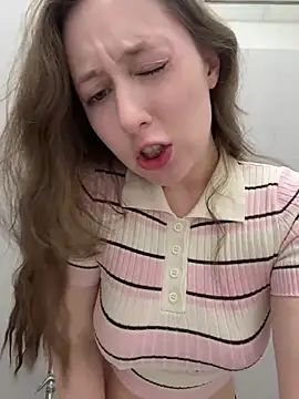 Snapshot of FroggyAnna chatting on June 2026 05:03:02 PM FroggyAnna online show from June 2026 05:03:02 PM