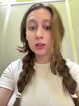 Snapshot of FroggyAnna chatting on June 2026 04:08:02 PM FroggyAnna online show from June 2026 04:08:02 PM