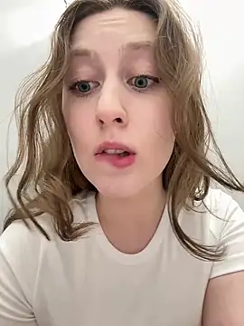 Snapshot of FroggyAnna chatting on July 2026 06:36:02 PM FroggyAnna online show from July 2026 06:36:02 PM
