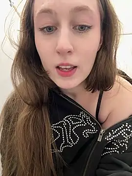 Snapshot of FroggyAnna chatting on July 2026 03:27:02 PM FroggyAnna online show from July 2026 03:27:02 PM