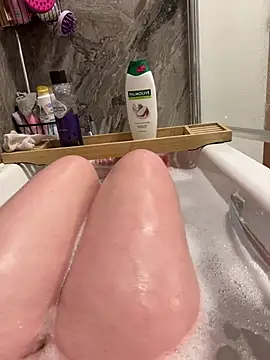 Imogenbabyyy online show from April 2026 07:18:02 PM