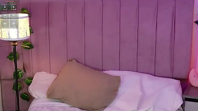 Snapshot of VioletBlacke_ chatting on November 2025 02:50:01 PM VioletBlacke online show from November 2025 02:50:01 PM