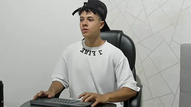 Alex Colton7 online show from November 2025 03:53:02 AM