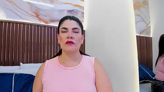 Snapshot of Roxie-NS chatting on December 2025 12:54:01 PM Roxie-NS online show from December 2025 12:54:01 PM