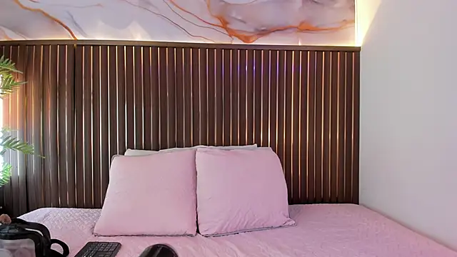 Roxie-NS online show from February 2026 12:05:02 PM