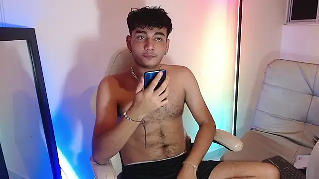 Snapshot of Valentin_peach chatting on September 2025 01:40:02 AM Valentin peach online show from September 2025 01:40:02 AM