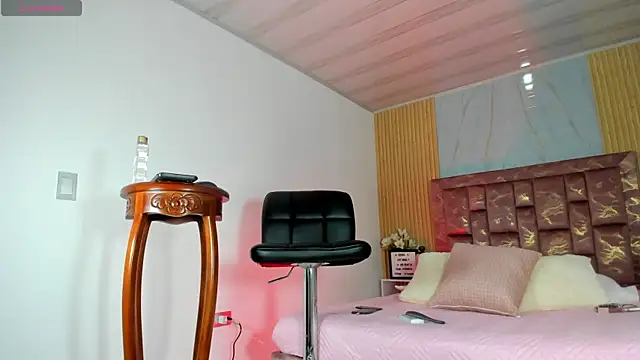 Snapshot of Isabella_Haddad chatting on October 2025 04:24:02 AM Isabella Haddad online show from October 2025 04:24:02 AM