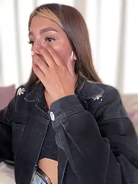 Isabella18 pink online show from April 2026 07:41:01 PM