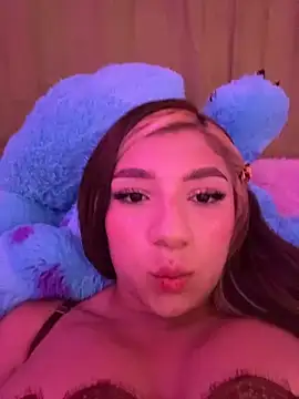 Snapshot of Isabella18_pink chatting on May 2026 01:53:01 PM Isabella18 pink online show from May 2026 01:53:01 PM