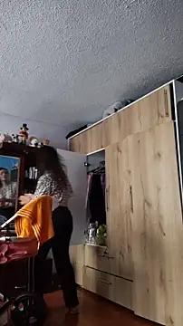 lindasyt online show from April 2026 07:22:01 PM