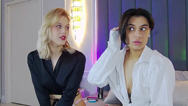 Snapshot of VioletAsh chatting on October 2025 04:33:01 AM VioletAsh online show from October 2025 04:33:01 AM