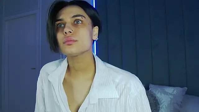 Snapshot of VioletAsh chatting on October 2025 04:34:02 AM VioletAsh online show from October 2025 04:34:02 AM