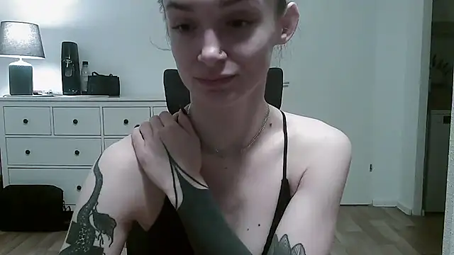   Leyla   online show from November 2025 05:40:02 AM