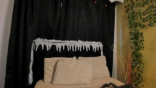 Snapshot of Tiffany_Nm chatting on December 2025 01:17:01 PM Tiffany Nm online show from December 2025 01:17:01 PM