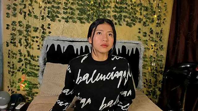 Snapshot of Tiffany_Nm chatting on December 2025 02:25:01 PM Tiffany Nm online show from December 2025 02:25:01 PM