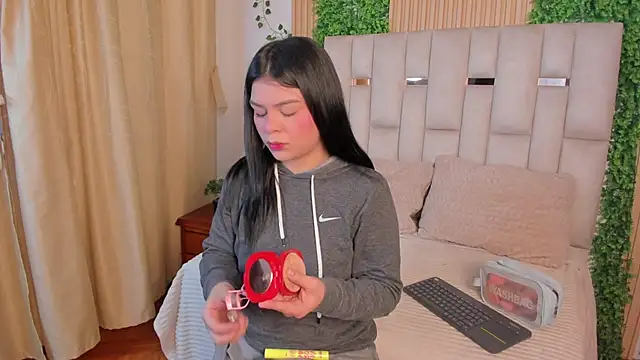 Jade Nmm online show from April 2026 12:33:01 PM