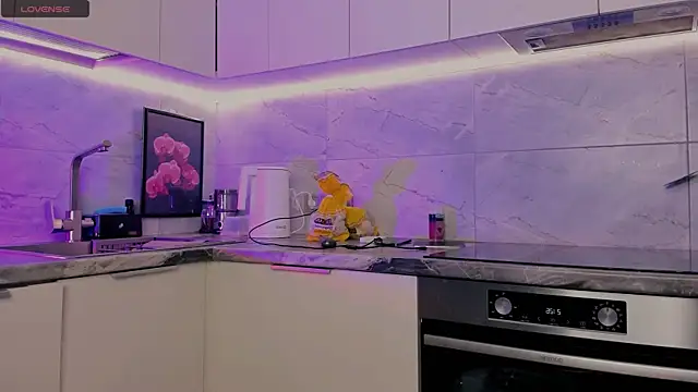 Chloe loo online show from April 2026 08:44:01 PM