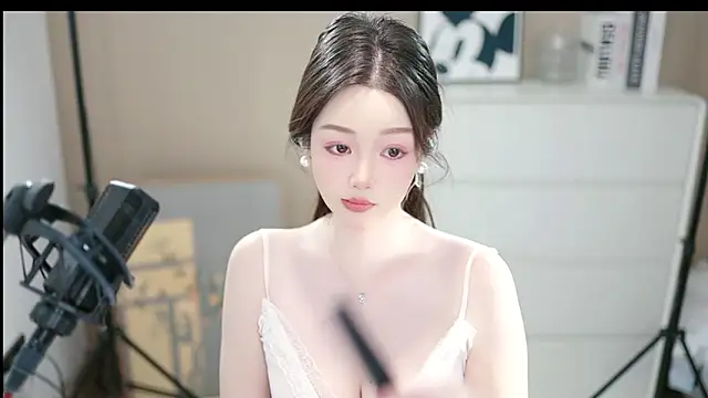 Snapshot of abbyli12 chatting on December 2025 02:55:01 PM abbyli12 online show from December 2025 02:55:01 PM