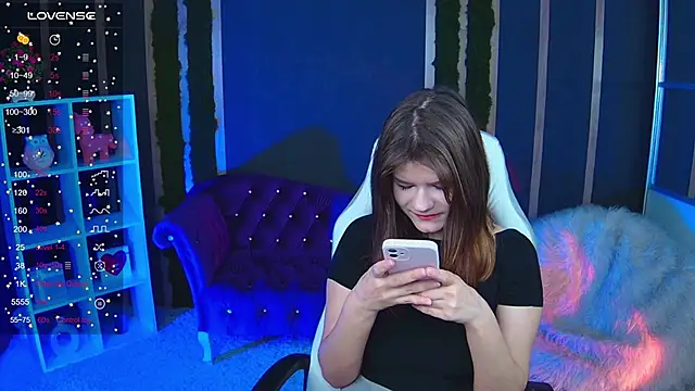 Snapshot of Lunamytrend chatting on November 2025 06:13:01 AM Lunamytrend online show from November 2025 06:13:01 AM