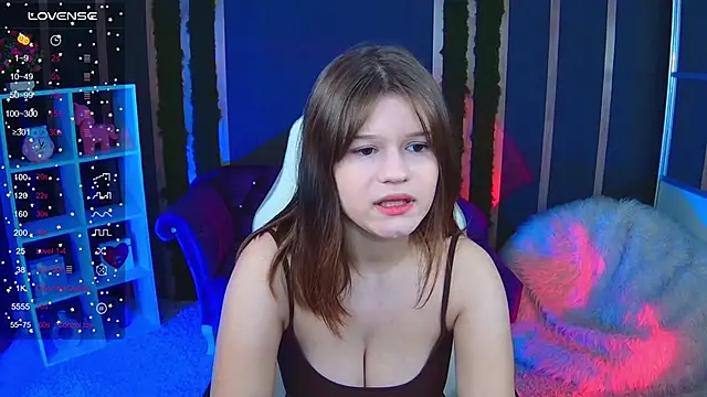 Snapshot of Lunamytrend chatting on November 2025 12:05:02 PM Lunamytrend online show from November 2025 12:05:02 PM