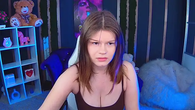 Snapshot of Lunamytrend chatting on December 2025 12:10:01 PM Lunamytrend online show from December 2025 12:10:01 PM