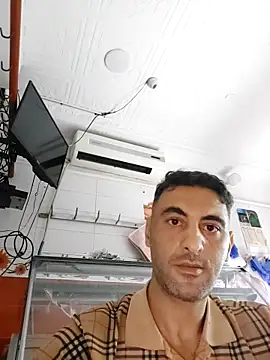 Snapshot of mahdiDido chatting on October 2025 08:20:01 PM mahdiDido online show from October 2025 08:20:01 PM