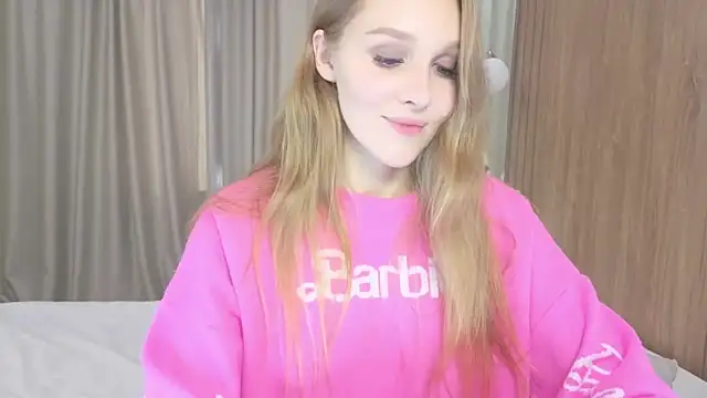 Snapshot of Brigitte_Bardot chatting on September 2025 06:18:01 AM Brigitte Bardot online show from September 2025 06:18:01 AM