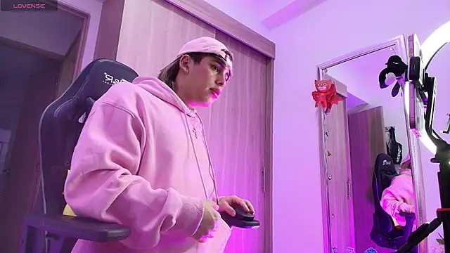 Snapshot of brunothompson3 chatting on October 2025 04:23:02 AM brunothompson3 online show from October 2025 04:23:02 AM