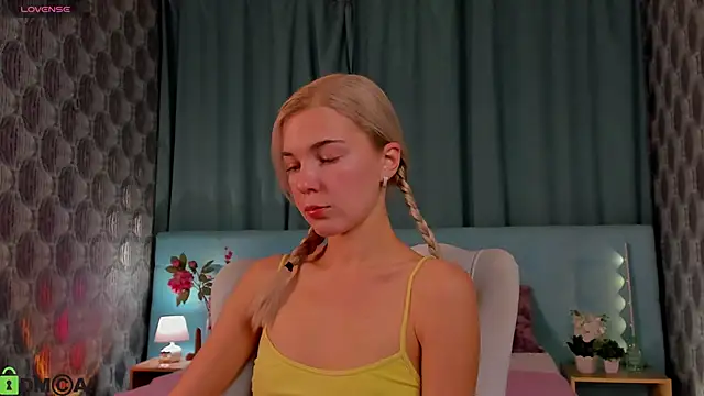 Aurora Bennet online show from September 2025 12:33:02 AM