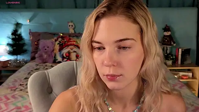 Aurora Bennet online show from December 2025 01:00:01 AM