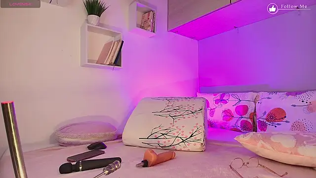 Melifluaa online show from April 2026 07:07:02 PM