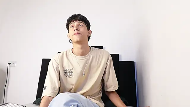 Snapshot of alexmark_ chatting on October 2025 02:31:01 PM alexmark online show from October 2025 02:31:01 PM