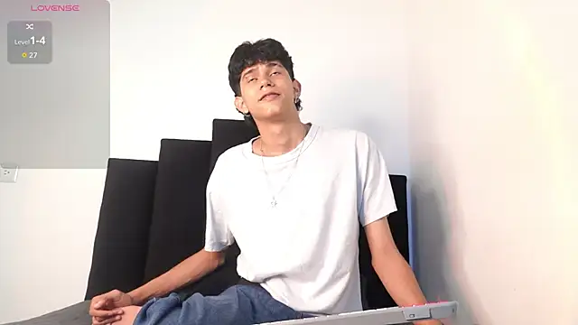 Snapshot of alexmark_ chatting on December 2025 07:12:02 PM alexmark online show from December 2025 07:12:02 PM